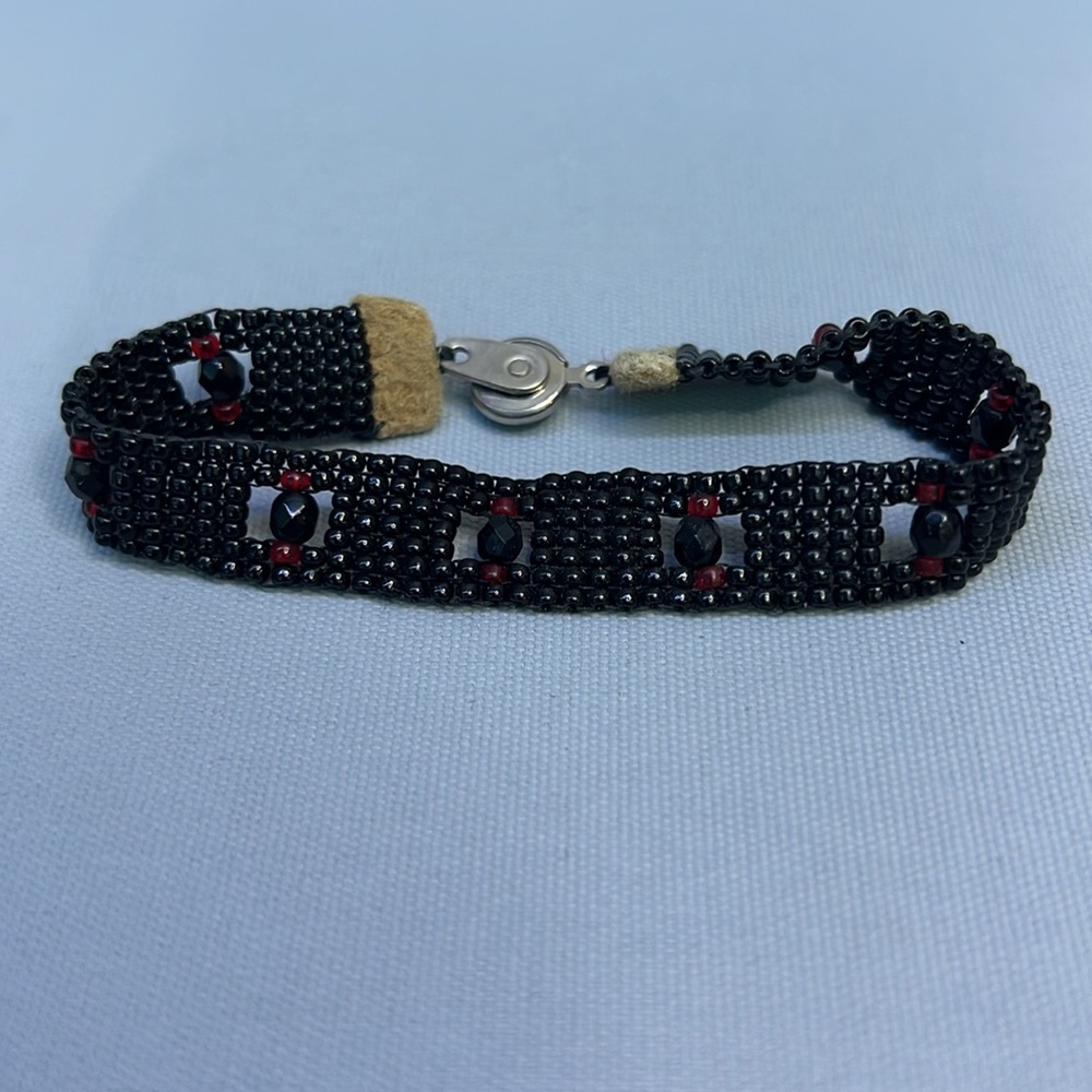 Handmade Alaska Native Beaded bracelet black and red (A-88)